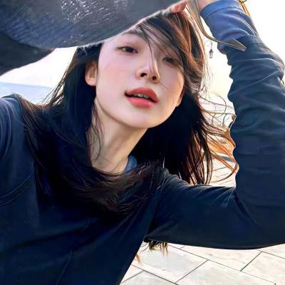 这个皇后不对劲